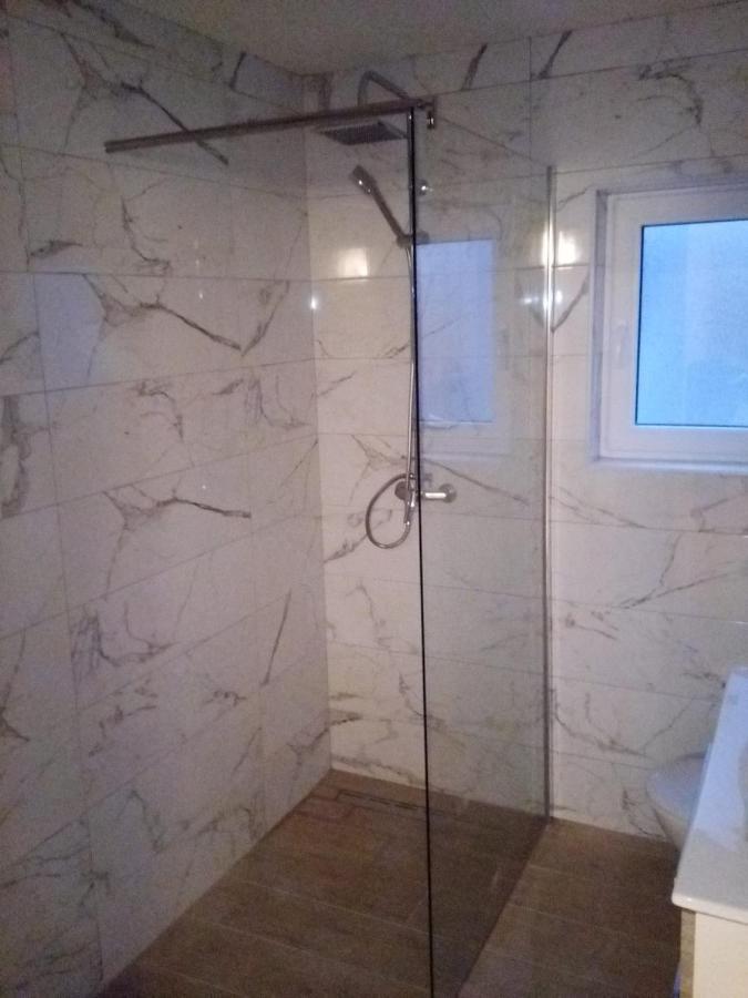 Apartmani Mira Vir Luaran gambar