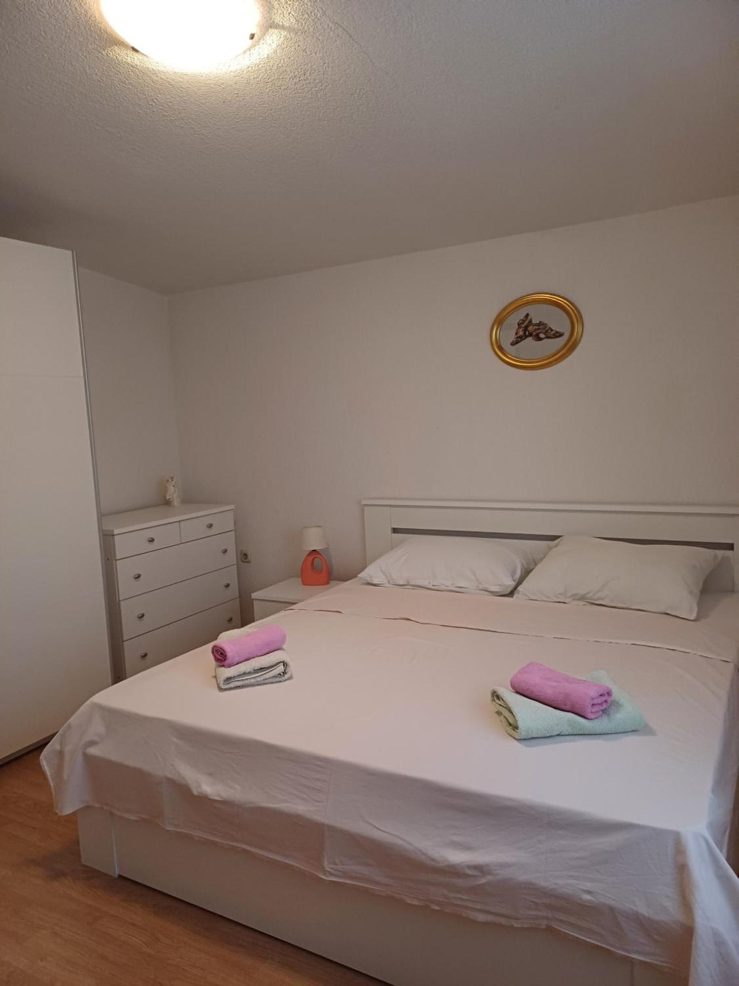 Apartmani Mira Vir Luaran gambar