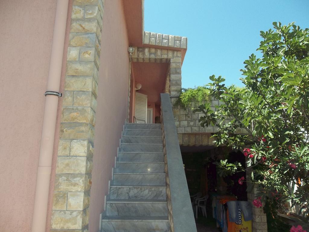 Apartmani Mira Vir Luaran gambar