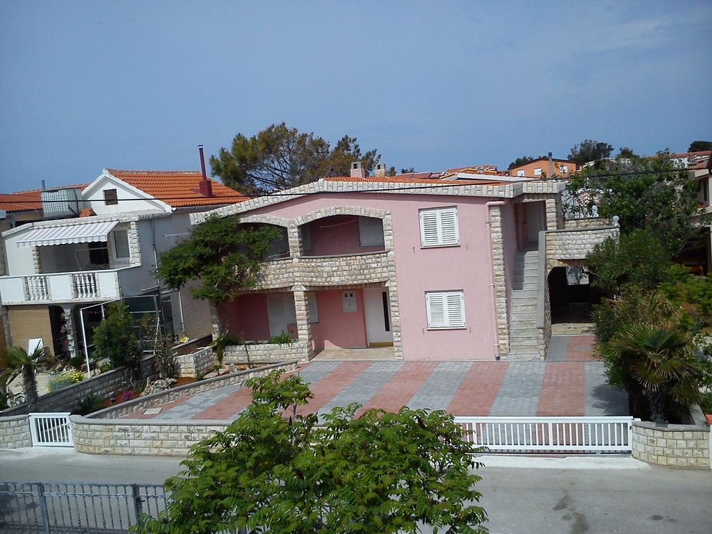 Apartmani Mira Vir Luaran gambar