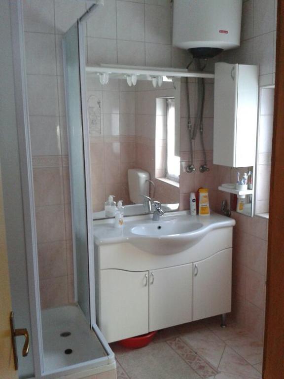 Apartmani Mira Vir Luaran gambar