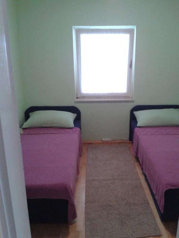 Apartmani Mira Vir Luaran gambar