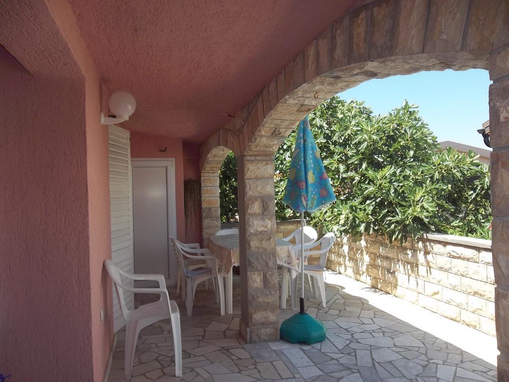 Apartmani Mira Vir Luaran gambar
